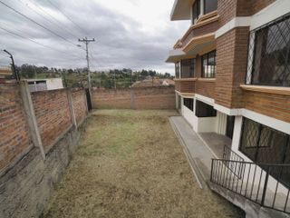 Casa esquinera sector Cebollar Cuenca