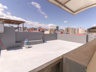 VENTA de casa completamente  remodelada en Urbanización Brasilia2