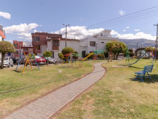 VENTA de casa completamente  remodelada en Urbanización Brasilia2