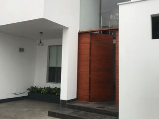 ALQUILER HERMOSA RESIDENCIA CON JARDIN EN CONDOMINIO RINCONADA DEL LAGO