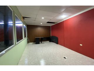 Bodega Con Oficinas De Venta En Manta Manabí