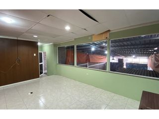 Bodega Con Oficinas De Venta En Manta Manabí