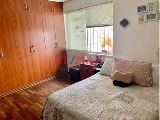 Venta de amplia casa en zona residencial en Surco