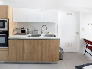 Vendo Departamento En San Isidro en el piso 2 con ascensor (Incluye 2 Estacionamientos) a media cuadra del Parque El Olivar