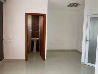 Foto 3 de rento oficina Edificio Plaza Toure