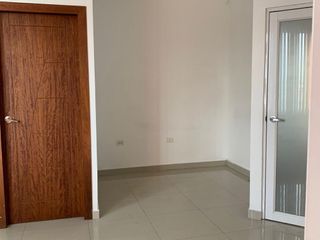 Foto 4 de rento oficina Edificio Plaza Toure