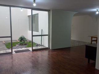 Foto 1 de Se Alquila Oficina/Deposito Con Jardin Interior En Primer Piso.