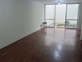 Foto 4 de Se Alquila Oficina/Deposito Con Jardin Interior En Primer Piso.