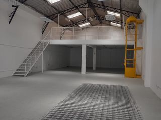 RENTO  HERMOSA BODEGA DE 400M2  EN EL EDEN