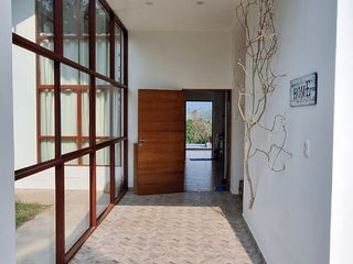 Foto 3 de Relájate mientras observas a tus hijos divertirse en la piscina. La comodidad y tranquilidad están garantizados.