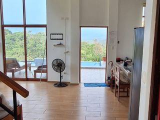 Foto 4 de Relájate mientras observas a tus hijos divertirse en la piscina. La comodidad y tranquilidad están garantizados.