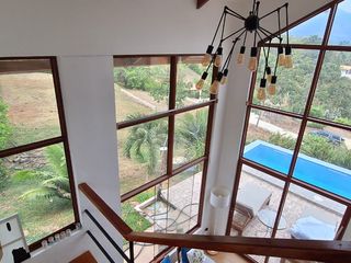Foto 15 de Relájate mientras observas a tus hijos divertirse en la piscina. La comodidad y tranquilidad están garantizados.