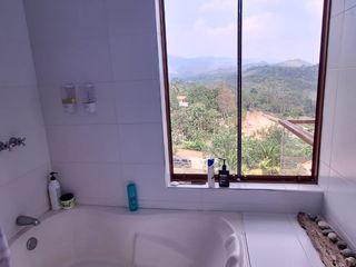 Foto 25 de Relájate mientras observas a tus hijos divertirse en la piscina. La comodidad y tranquilidad están garantizados.