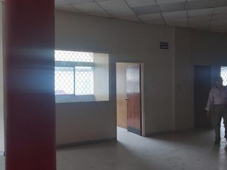 Foto 8 de Venta Edificio de 2 Pisos, Tiene Oficinas, 6 Bodegas. Área 13.238,91 m² Via a Daule 5.5 Km