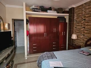 Foto 8 de Venta de casa rentera de 5 departamentos en la ciudadela URBANOR Een Guayaquil