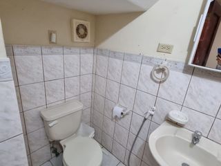 Departamento Semiamoblado Alquiler Urdesa Central, Planta Baja, 2 Hab, 2 Bañ. Jl