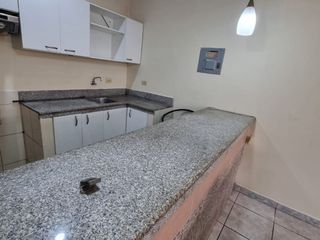 Departamento Semiamoblado Alquiler Urdesa Central, Planta Baja, 2 Hab, 2 Bañ. Jl