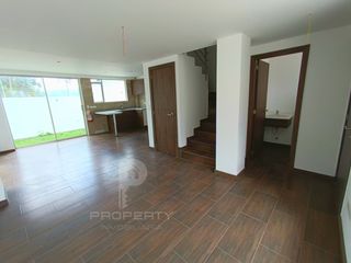 Foto 2 de CASA POR ESTRENAR 2 parqueaderos, 3 dormitorios cada uno con baño propio en conjunto privado Casa ESQUINERA conocoto valle de los chillos Casa en vent