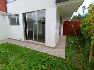 Foto 11 de CASA POR ESTRENAR 2 parqueaderos, 3 dormitorios cada uno con baño propio en conjunto privado Casa ESQUINERA conocoto valle de los chillos Casa en vent