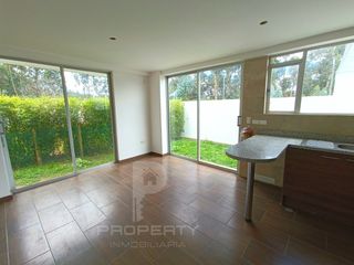 Foto 12 de CASA POR ESTRENAR 2 parqueaderos, 3 dormitorios cada uno con baño propio en conjunto privado Casa ESQUINERA conocoto valle de los chillos Casa en vent