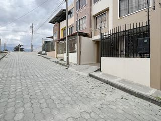 Foto 14 de Se vende casa en el Barrio Obrapìa de la ciudad de Loja