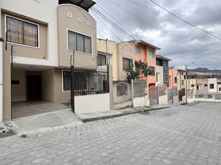 Foto 15 de Se vende casa en el Barrio Obrapìa de la ciudad de Loja
