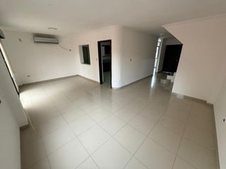 Foto 2 de En alquiler casa de 4 dormitorios en urb.La Romareda. (TH)
