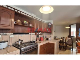 Foto 1 de Vendo Casa 2 Pisos En Condominio Urb. Rosas De América 202M2