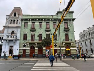 Foto 1 de LOCAL COMERCIAL EN ALQUILER EN 1er PISO FRENTE A AV. PASEO COLÓN