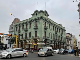 Foto 2 de LOCAL COMERCIAL EN ALQUILER EN 1er PISO FRENTE A AV. PASEO COLÓN