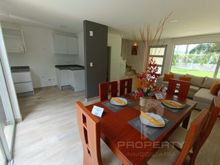 Foto 4 de Casa en venta 3 dormitorios Valle de los Chillos CRÉDITO VIP Con Piscina. Conocoto La Salle.