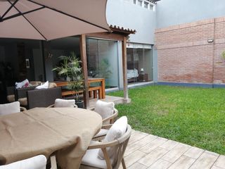 Foto 3 de Oferta! Vendo hermosa casa remodelada en calle residencial en San Borja !