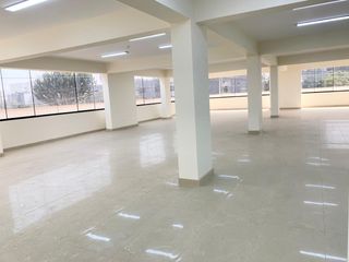 Alquilo Excelente local comercial de 1,080 m2 construídos y 925 m2 de área techada en el Jr Alonso de Molina, Surco - Ideal para Bancos, Centro médico, etc