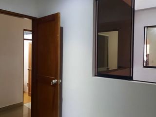 Foto 12 de ¡OPORTUNIDAD ÚNICA!  Se Vende Amplio Departamento en el Segundo Piso, Ubicado En Una Excelente Zona De San Juan De Miraflores,