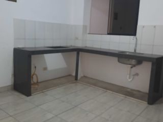 Foto 8 de ¡OPORTUNIDAD ÚNICA!  Se Vende Amplio Departamento en el Segundo Piso, Ubicado En Una Excelente Zona De San Juan De Miraflores,