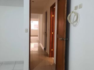 Foto 14 de ¡OPORTUNIDAD ÚNICA!  Se Vende Amplio Departamento en el Segundo Piso, Ubicado En Una Excelente Zona De San Juan De Miraflores,