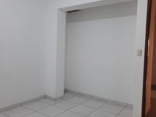 Foto 15 de ¡OPORTUNIDAD ÚNICA!  Se Vende Amplio Departamento en el Segundo Piso, Ubicado En Una Excelente Zona De San Juan De Miraflores,