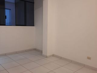 Foto 17 de ¡OPORTUNIDAD ÚNICA!  Se Vende Amplio Departamento en el Segundo Piso, Ubicado En Una Excelente Zona De San Juan De Miraflores,