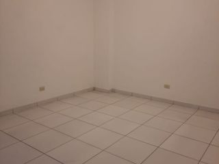 Foto 18 de ¡OPORTUNIDAD ÚNICA!  Se Vende Amplio Departamento en el Segundo Piso, Ubicado En Una Excelente Zona De San Juan De Miraflores,