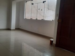 Foto 23 de ¡OPORTUNIDAD ÚNICA!  Se Vende Amplio Departamento en el Segundo Piso, Ubicado En Una Excelente Zona De San Juan De Miraflores,