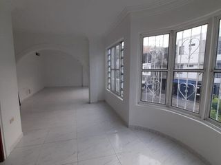 APARTAMENTO EN ALQUILER EN EL SEGUNDO PISO ALTAMIRA PALMIRA