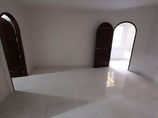 APARTAMENTO EN ALQUILER EN EL SEGUNDO PISO ALTAMIRA PALMIRA