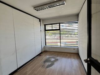 OFICINA COMERCIAL EN RENTA- AV. GALO PLAZA LASSO FRENTE A HYUNDAI