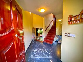 Foto 6 de LINDA CASA EN VENTA CON AMPLIO JARDIN Y TERRAZA EN URB. LAS LOMAS DE LA MOLINA