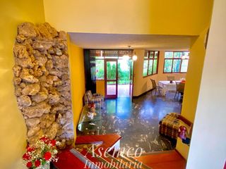 Foto 2 de LINDA CASA EN VENTA CON AMPLIO JARDIN Y TERRAZA EN URB. LAS LOMAS DE LA MOLINA