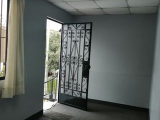 Foto 2 de Amplia Oficina en Alquiler en San Borja con Estacionamiento, Lista para Ocupar