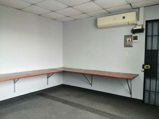 Foto 10 de Amplia Oficina en Alquiler en San Borja con Estacionamiento, Lista para Ocupar