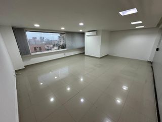 Foto 1 de Arriendo oficina en Barranquilla, remodelada en centro empresarial la previsora en Alto Prado