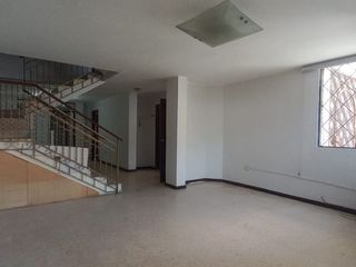 Foto 2 de ALQUILO CASA URB. ALTAMIRA