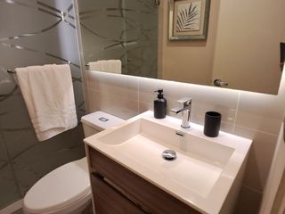 Foto 13 de Venta de Departamento Dos Dormitorios, Cochera, en Barranco Límite con Miraflores